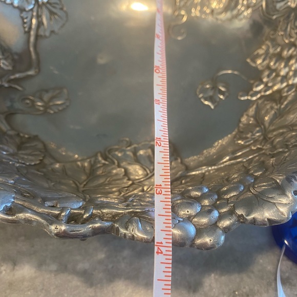 Lovely Arthur Court 14” Grapevine Pewter Bowl, perfect for Easter, Mother’s Day! - Picture 6 of 8